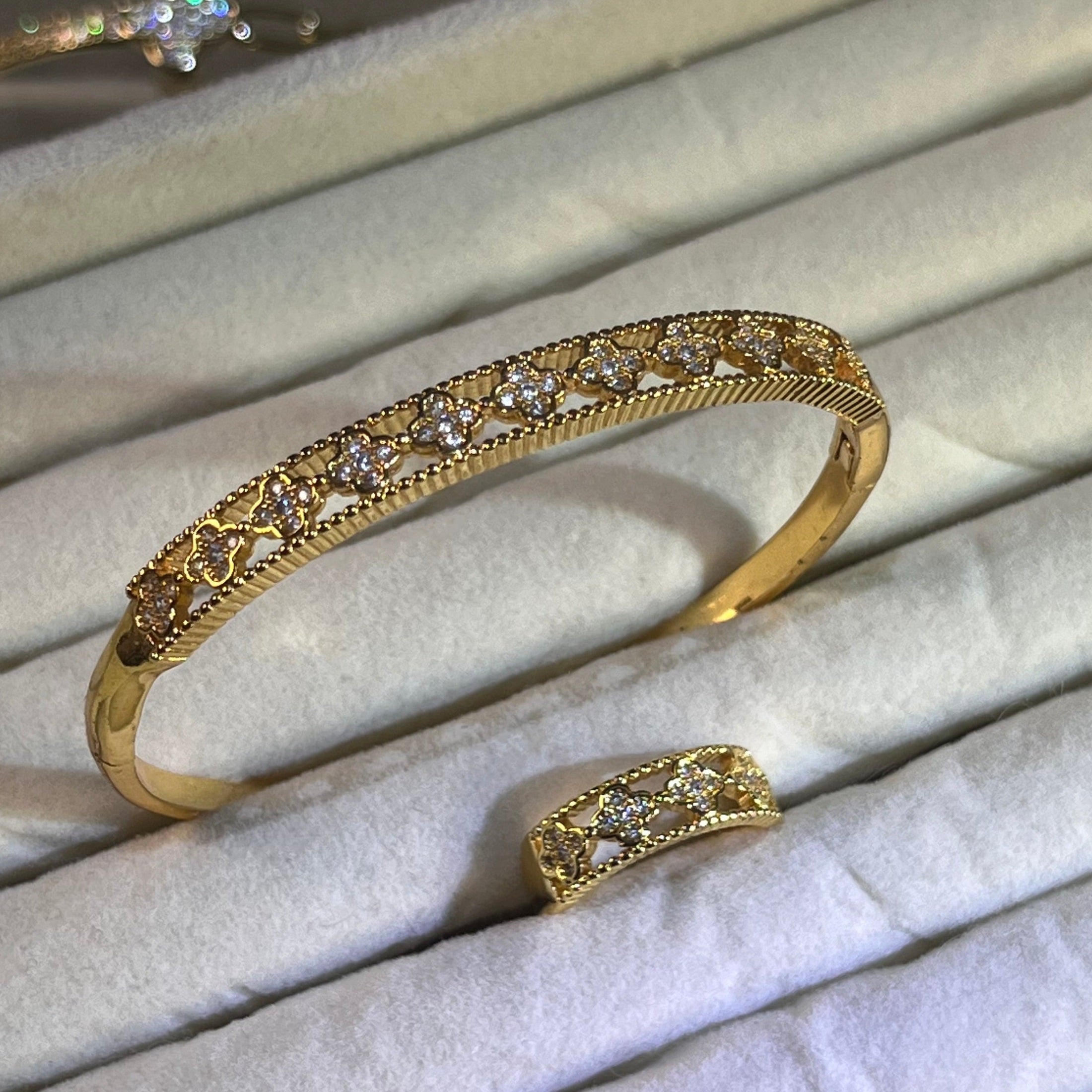 Hollow Pave Four-Leaf Clover Lab-Created Gemstone Bracelet | Gold-Tone Jewelry