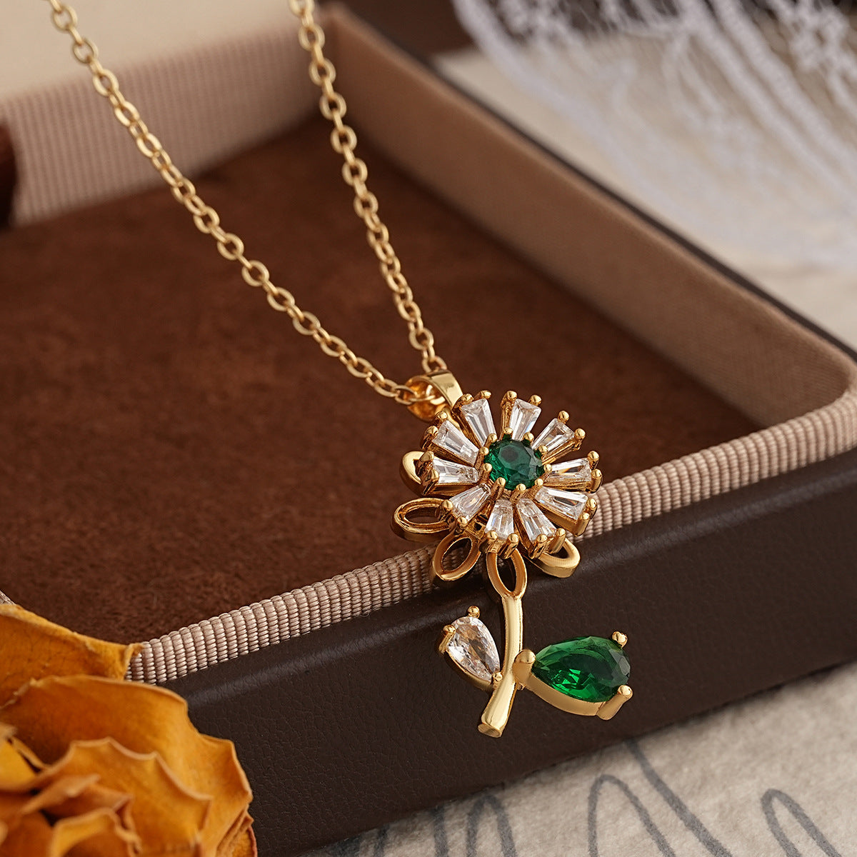 Spinning Emerald Flower Necklace and Ring set