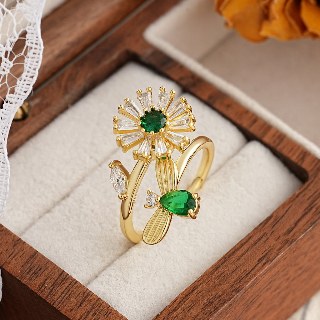 Spinning Emerald Flower Necklace and Ring set