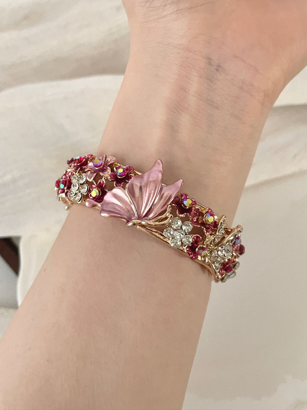 Vintage | Painted butterfly 🦋 love flower bangle